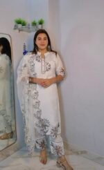 Elegant white petal set - Image 2