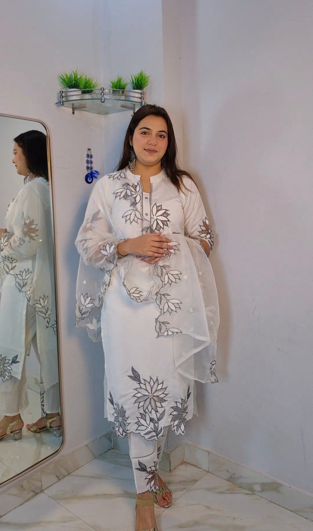 IMG_8002 Elegant white petal set - Image 1